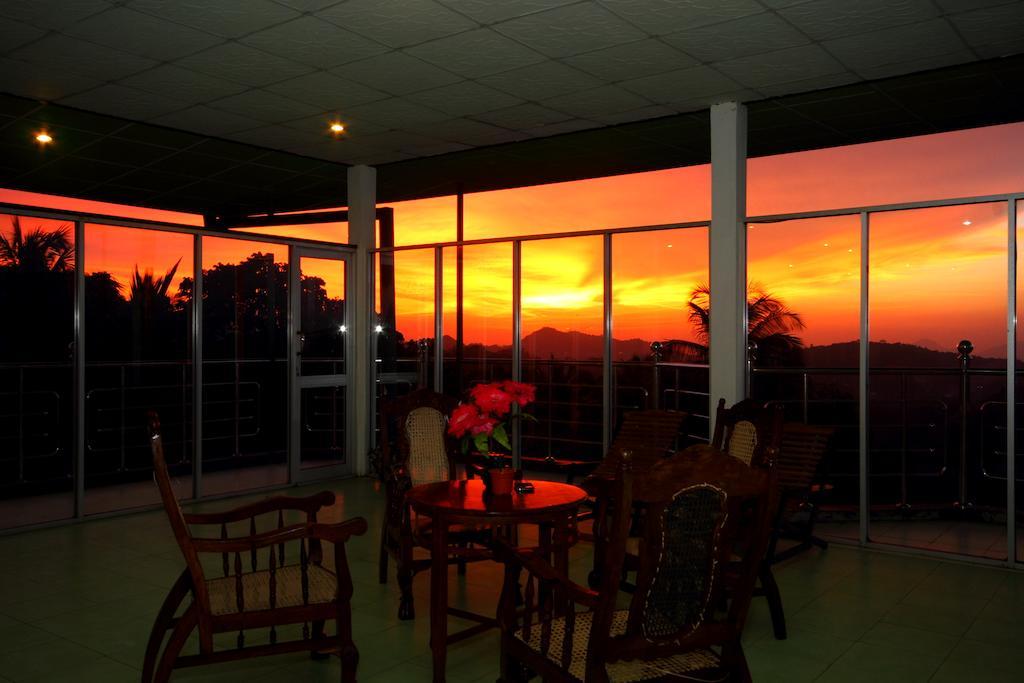 Delma Mount View Hotel Kandy Bagian luar foto